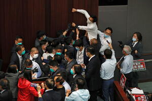Poslanici u Hongkongu uhapšeni zbog incidenta u parlamentu