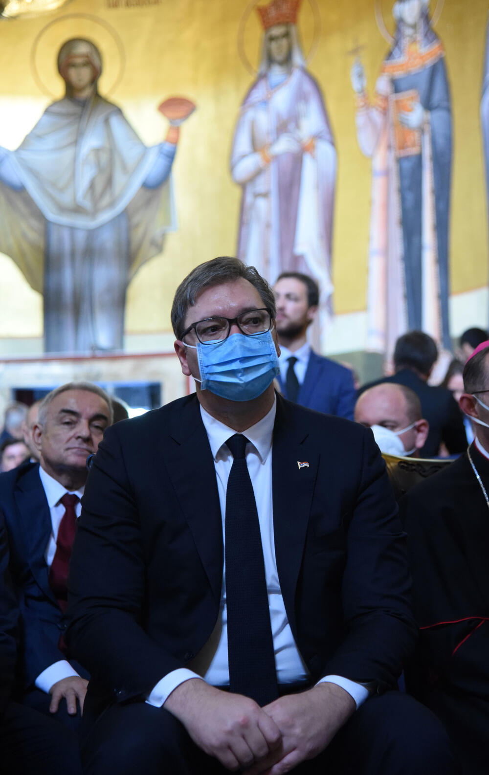 <p>Mitropolit crnogorsko-primorski Amfilohije sahranjen je danas u kripti Sabornog Hrama Hristovog Vaskrsenja u Podgorici. Liturgiju i opijelo služio je patrijarh srpski Irinej. Amfilohije je po svojoj želji sahranjen u kripti Sabornog Hrama u Podgorici u grobu koji je pripremljen za njegovog života. Amfilohije je preminuo u petak, 30. oktobra 2020. godine.</p>