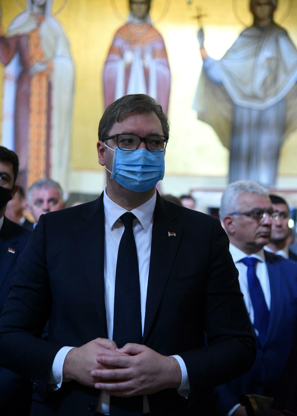 <p>Mitropolit crnogorsko-primorski Amfilohije sahranjen je danas u kripti Sabornog Hrama Hristovog Vaskrsenja u Podgorici. Liturgiju i opijelo služio je patrijarh srpski Irinej. Amfilohije je po svojoj želji sahranjen u kripti Sabornog Hrama u Podgorici u grobu koji je pripremljen za njegovog života. Amfilohije je preminuo u petak, 30. oktobra 2020. godine.</p>