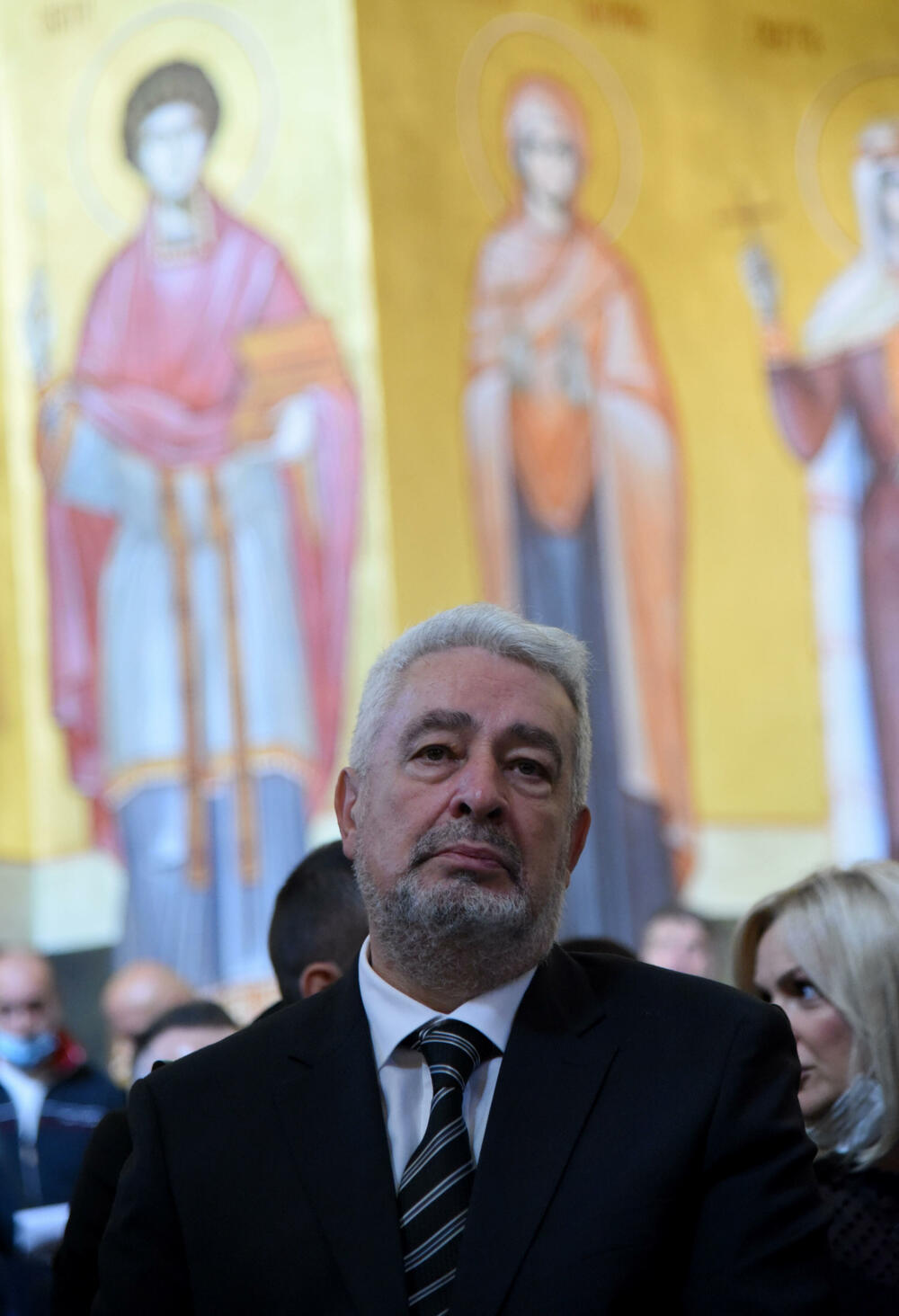 <p>Mitropolit crnogorsko-primorski Amfilohije sahranjen je danas u kripti Sabornog Hrama Hristovog Vaskrsenja u Podgorici. Liturgiju i opijelo služio je patrijarh srpski Irinej. Amfilohije je po svojoj želji sahranjen u kripti Sabornog Hrama u Podgorici u grobu koji je pripremljen za njegovog života. Amfilohije je preminuo u petak, 30. oktobra 2020. godine.</p>