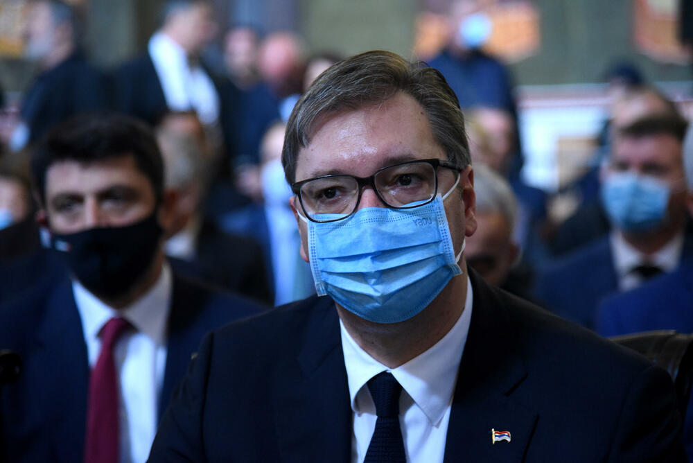 <p>Mitropolit crnogorsko-primorski Amfilohije sahranjen je danas u kripti Sabornog Hrama Hristovog Vaskrsenja u Podgorici. Liturgiju i opijelo služio je patrijarh srpski Irinej. Amfilohije je po svojoj želji sahranjen u kripti Sabornog Hrama u Podgorici u grobu koji je pripremljen za njegovog života. Amfilohije je preminuo u petak, 30. oktobra 2020. godine.</p>