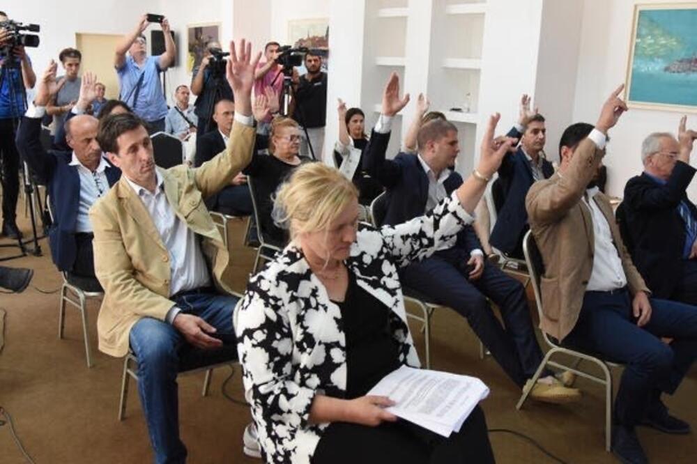 Kuč na sjednici u Slovenskoj plaži, Foto: Luka Zeković