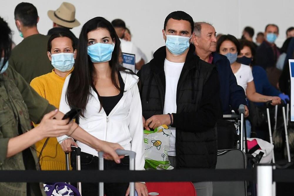 Da li bi novi testovi mogli da znače da će putnici na aerodromima moći odmah da se testiraju?, Foto: EPA