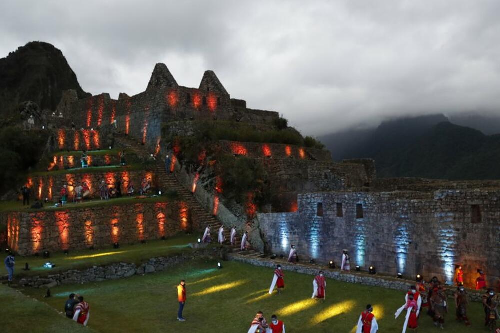 Zvaničnici su održali posebnu ceremoniju na otvaranju kako bi se zahvalili bogovima, Foto: EPA