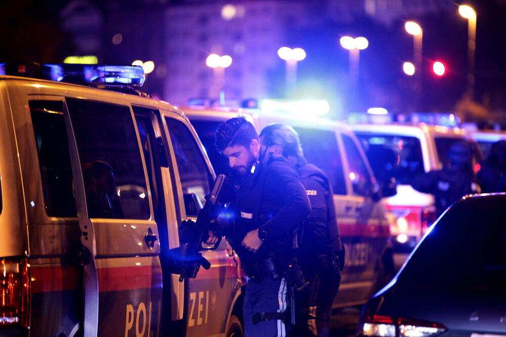 Policija sinoć u Beču, Foto: Reuters