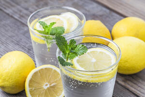 Evo zašto je zdravo piti vodu sa limunom