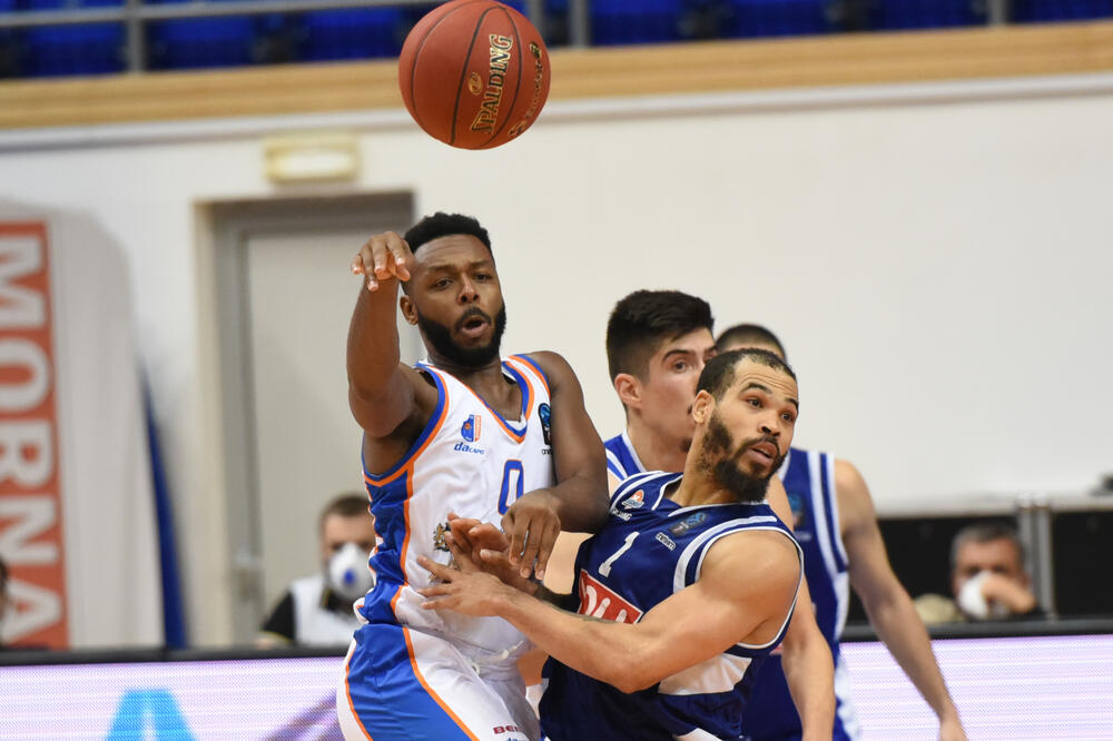 Jedni igraju za Top 16, drugi na čekanju: Džejkob Pulen na utakmici sa Budućnost Volijem, Foto: Savo Prelević