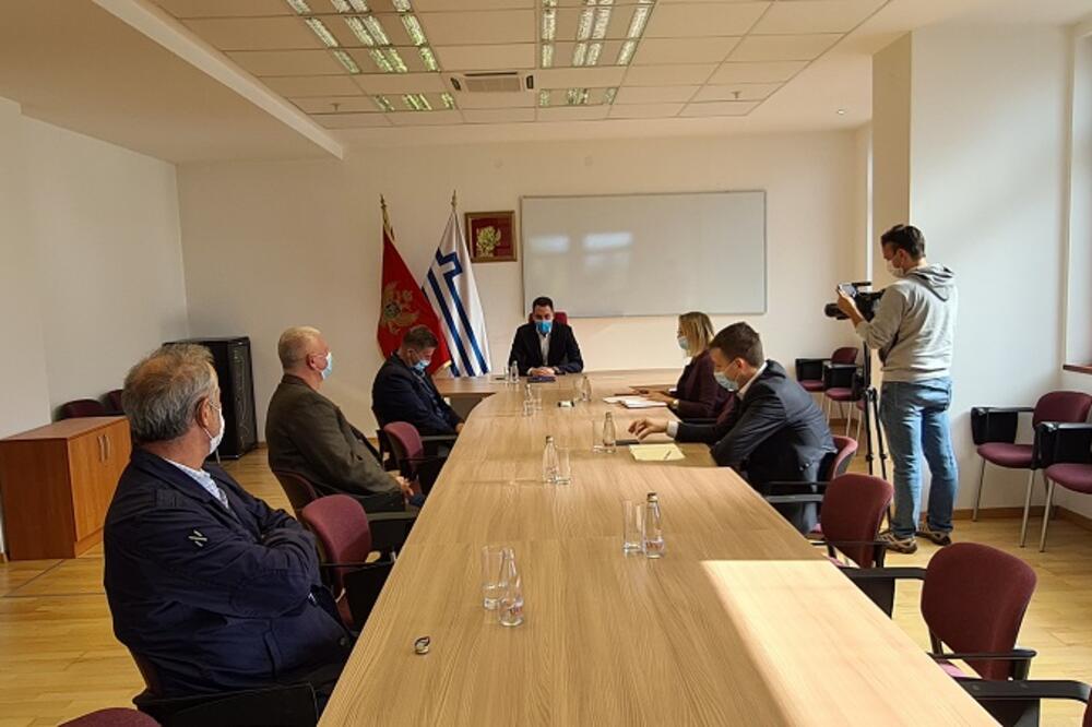 Sa sastanka, Foto: PG Biro