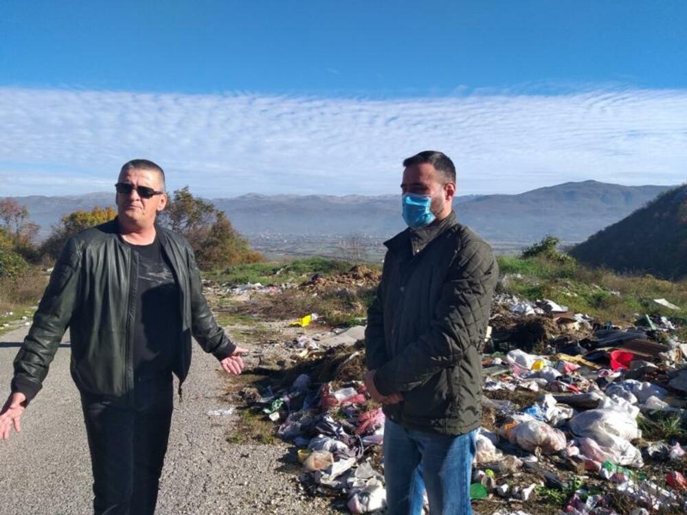 <p>Smatra da je jedino rješenje postavljanje video nadzora i angažovanje Komunalne policije kojoj su se više puta obraćali</p>