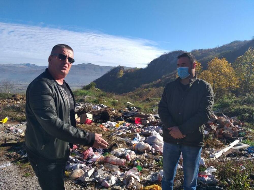 <p>Smatra da je jedino rješenje postavljanje video nadzora i angažovanje Komunalne policije kojoj su se više puta obraćali</p>