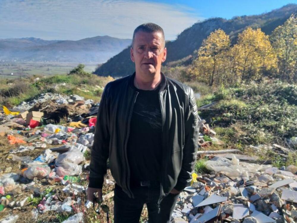 <p>Smatra da je jedino rješenje postavljanje video nadzora i angažovanje Komunalne policije kojoj su se više puta obraćali</p>