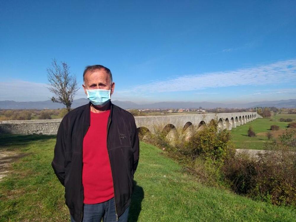 <p>Smatra da je jedino rješenje postavljanje video nadzora i angažovanje Komunalne policije kojoj su se više puta obraćali</p>