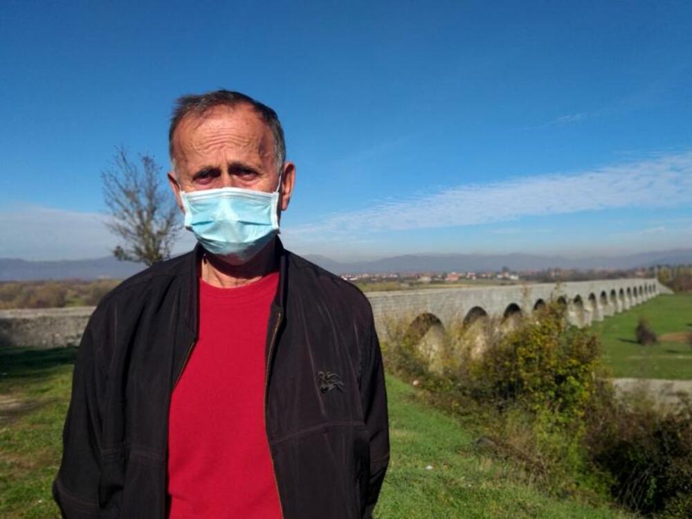 <p>Smatra da je jedino rješenje postavljanje video nadzora i angažovanje Komunalne policije kojoj su se više puta obraćali</p>