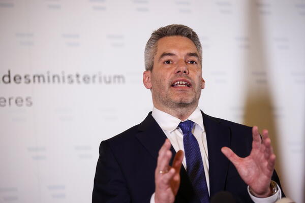 Kancelar Austrije: Od februara obavezna vakcinacija za sve starije...