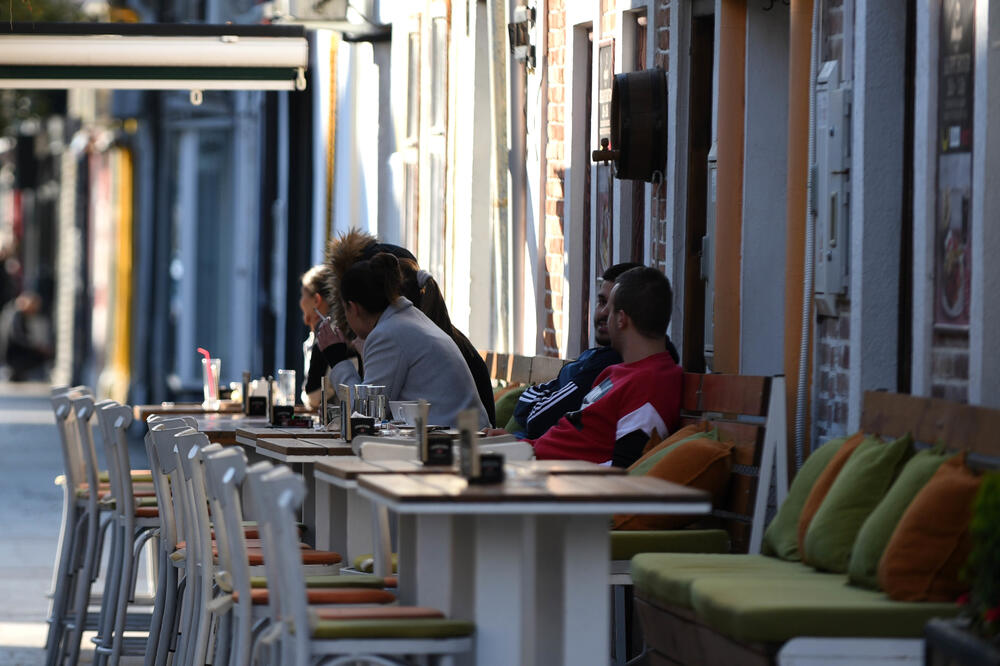 Zbog zatvaranja kafića najavljen protest u Podgorici, Foto: Boris Pejović