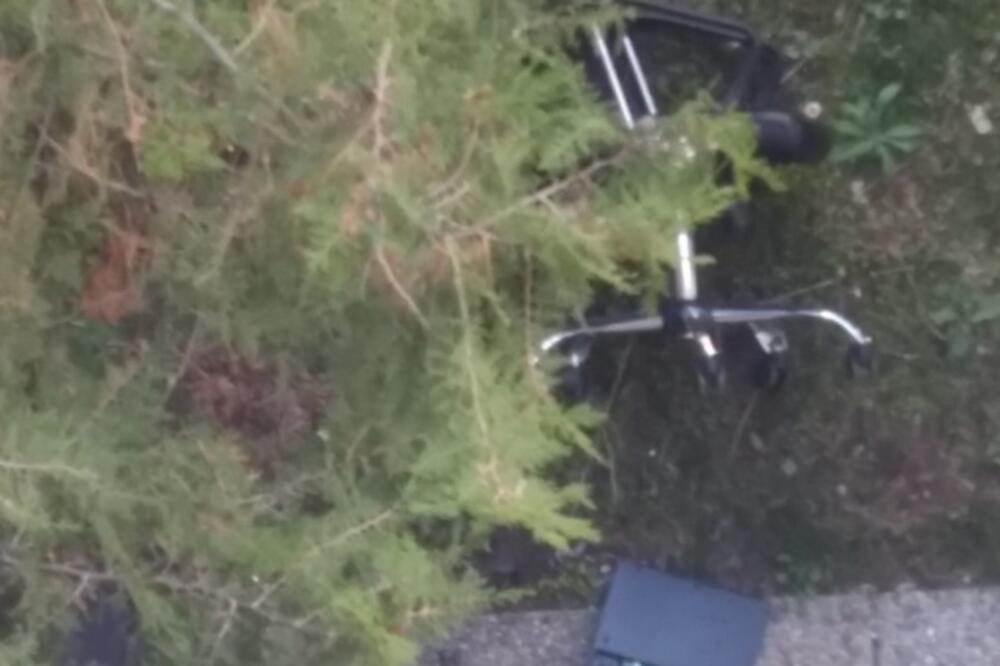 Uništeni i kroz prozor izbačeni inventar, Foto: Čitalac Vijesti