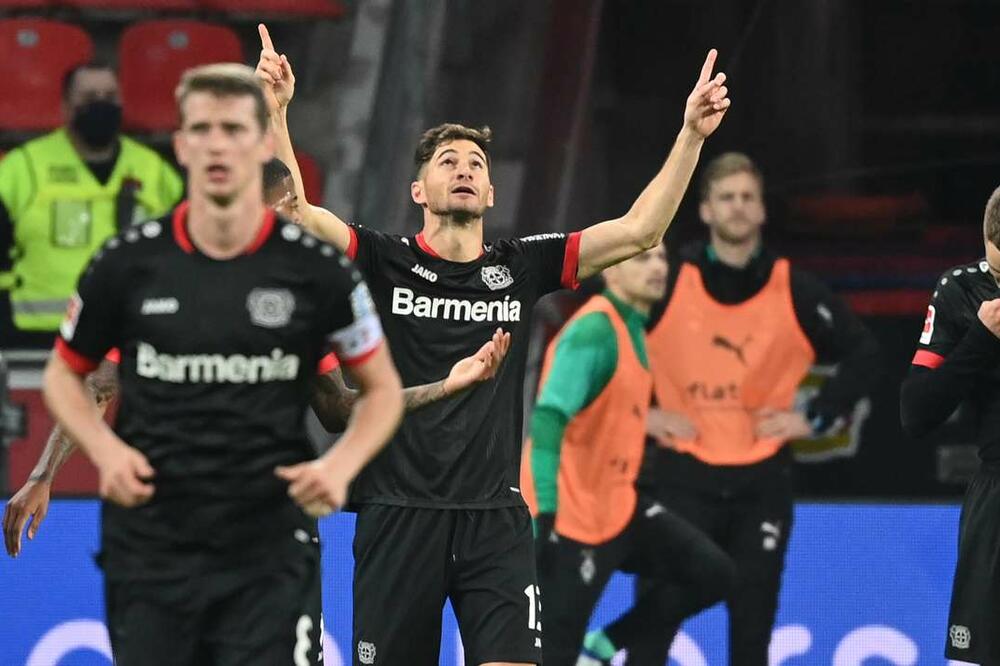 Alario golovima lansirao Bajer ka vrhu tabele, Foto: Flashscore.com