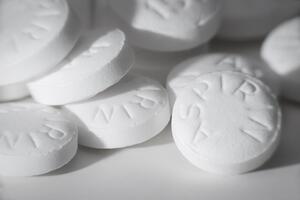 Svakodnevno uzimanje aspirina kod starijih osoba povećava rizik od...