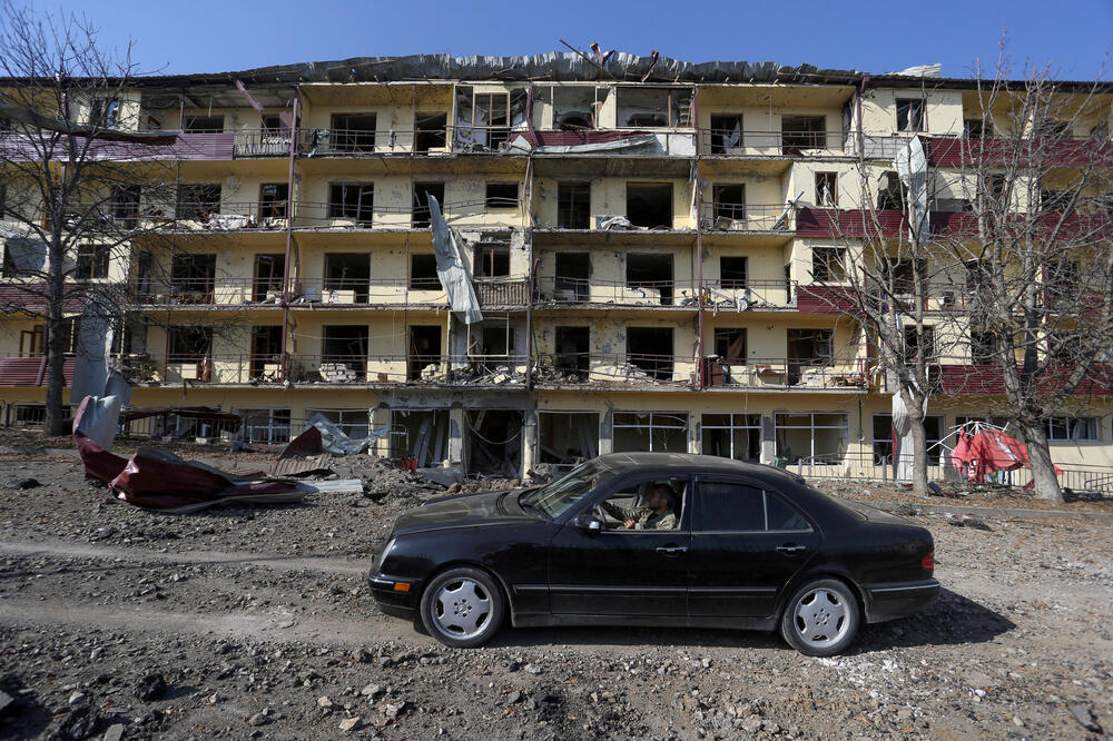 Bombardovana zgrada u Šušiju, Foto: Reuters