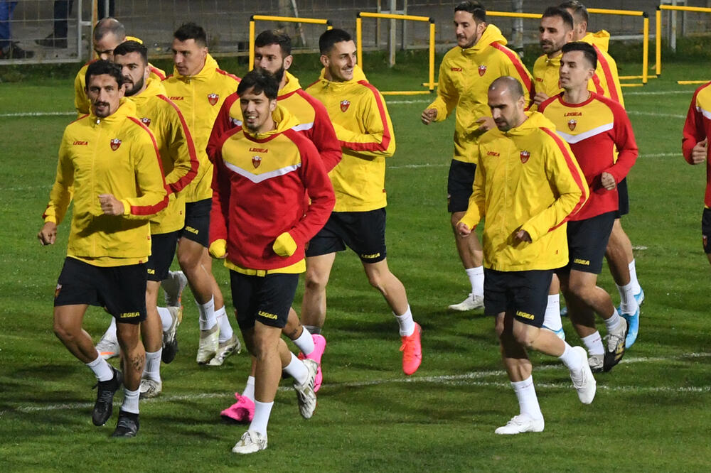 Šansa za neke igrače da opravdaju poziv: Sa treninga reprezentacije Crne Gore, Foto: Savo Prelević