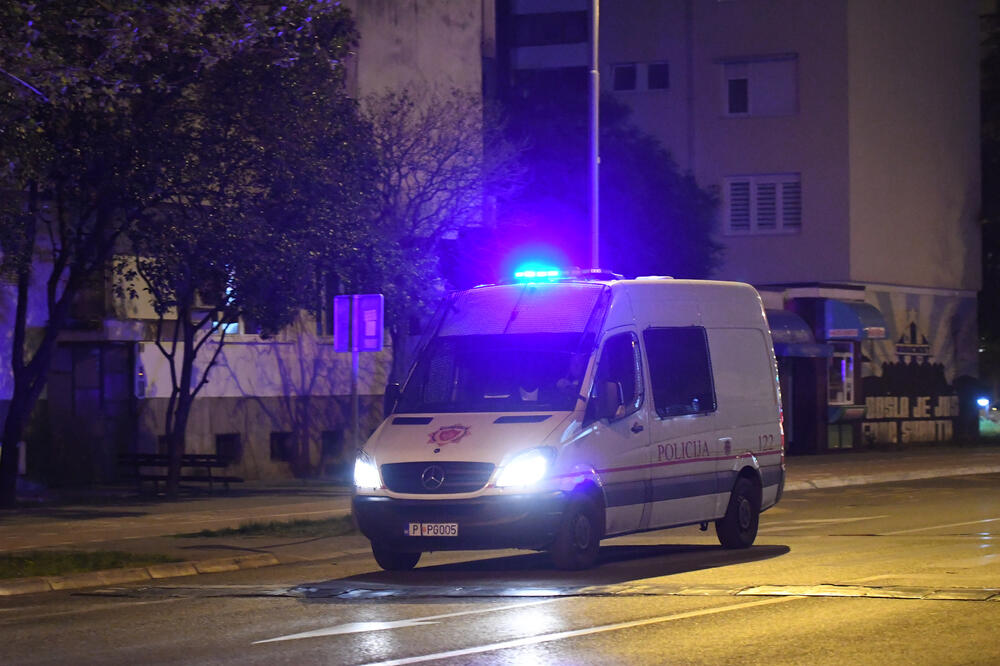 Policijske “marice” donedavno bile male za sve koji su kršili zdravstvene mjere (ilustracija), Foto: Savo Prelević