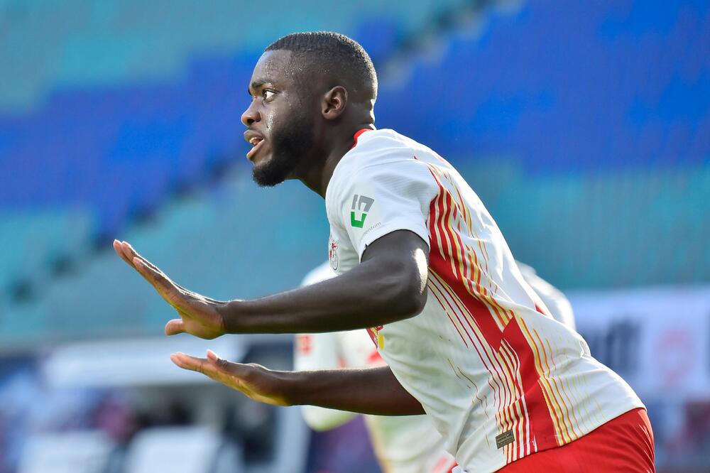 Upamekano terba da osvejži defanmzivnu liniju svjetskog šampiona, Foto: Reuters