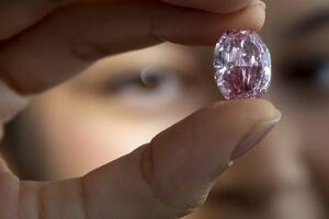 "Duh ruže"- najveći dijamant ikada stavljen na aukciju: Prodat za...