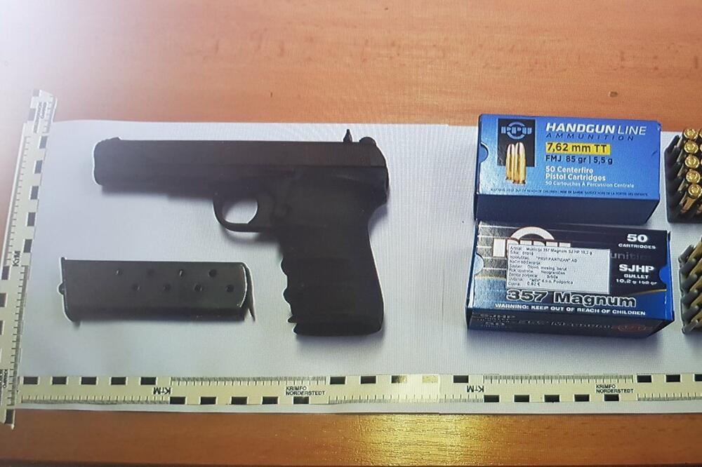 Pištolj i meci, Foto: Uprava policije