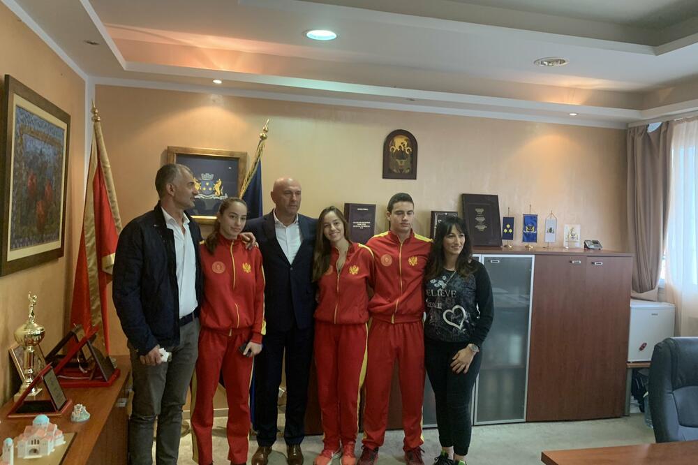 Carević sa porodicom Radenović, Foto: Vuk Lajović