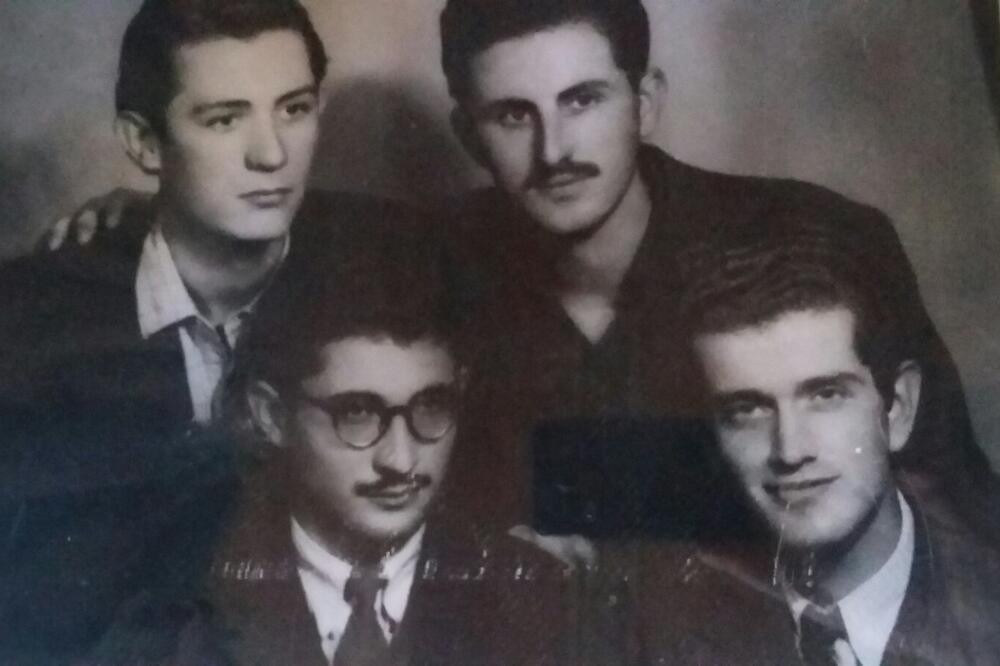 Jevrem Brković, Branko Banjević, Sreten Perović i Branko Tomanović (donji red), početak pedesetih, Foto: Privatna arhiva