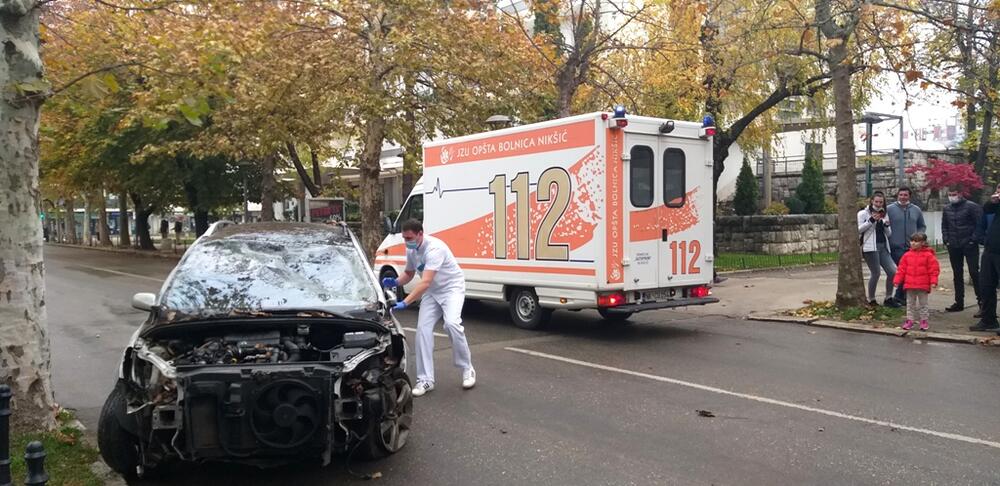 <p>Simulacija saobraćaje nezgode, u kojoj su učestvovali pripadnici nikšićkog Centra bezbjednosti, Službe zaštite i spašavanja, Hitne službe i auto otpada „Lemajić“, organizovana je sklopu kampanje „Alfa centra“ – „Pušti neka zvoni“.</p>