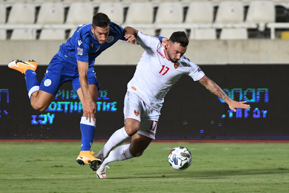 Sead Hakšabanović u duelu protiv Kipra u Nikoziji, Foto: Savo Prelević