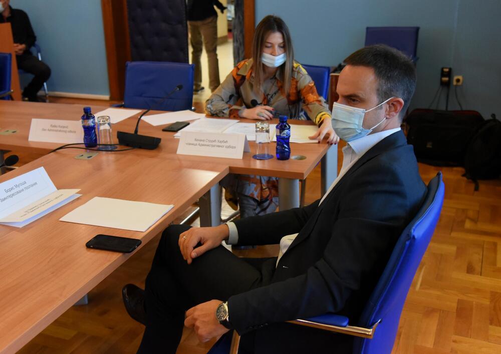 <p>Vlast će od 13 članova odbora, kako je rekao Vladimir Martinović (Demokrate), imati po sedam, a opozicija po šest članova</p>