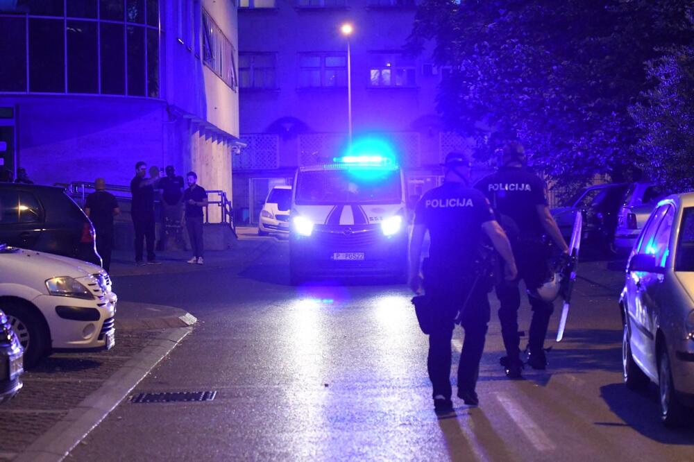 Policija ispred CB Podgorica 24. juna -, Foto: Savo Prelević