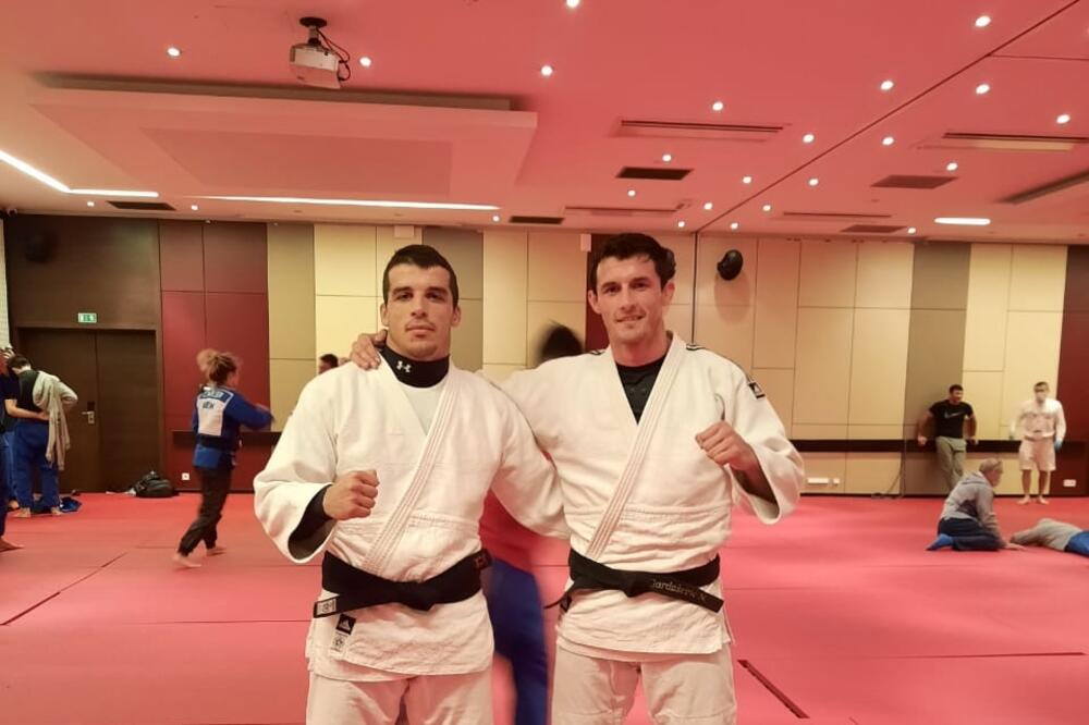 Nebojša i Nikola nastupaju drugog dana borbi u "balonu", Foto: Privatna arhiva