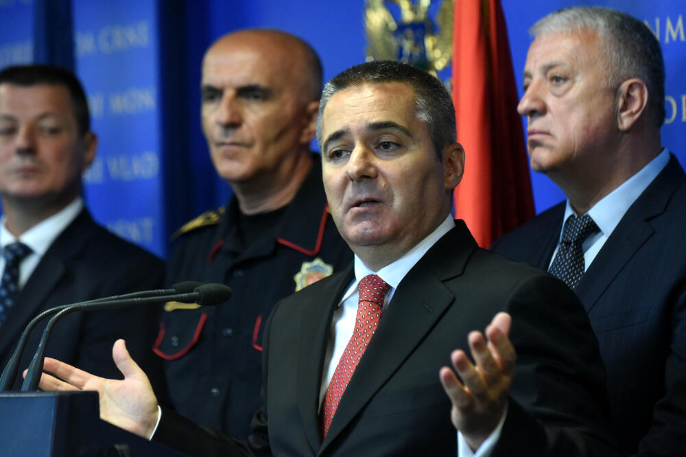 Veljović sa saradnicima, Foto: Boris Pejović