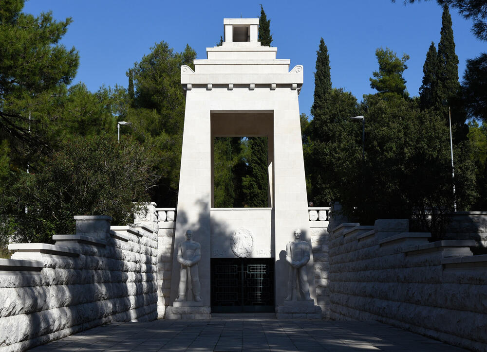 Spomenik Partizanu borcu