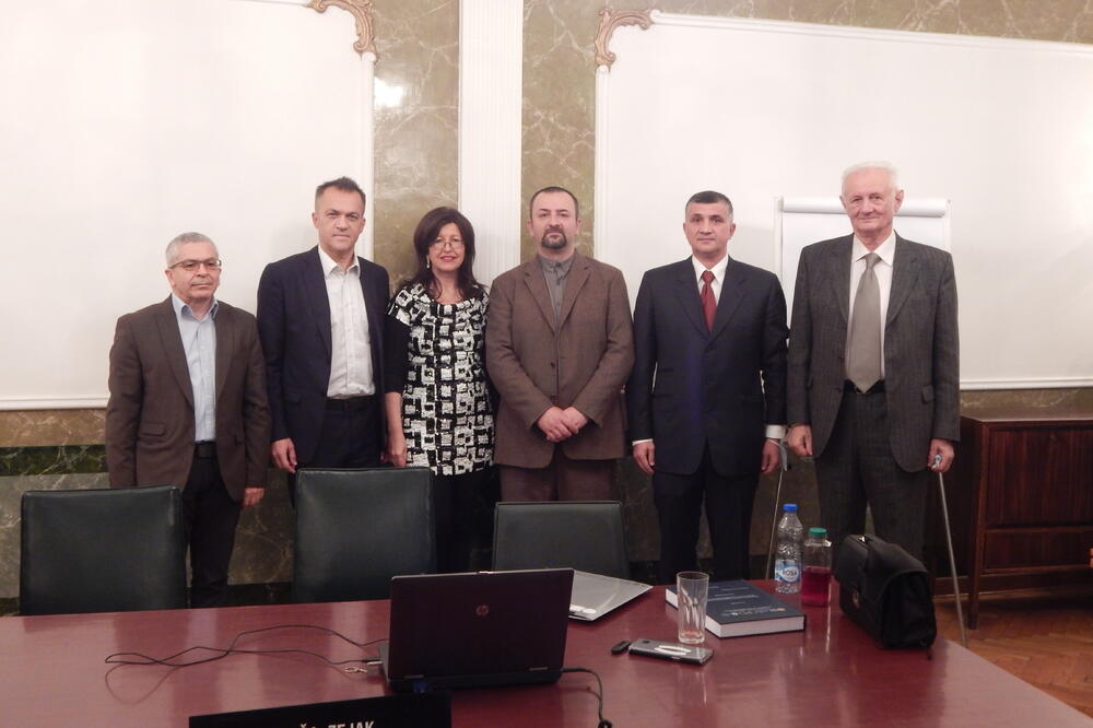 Zejak sa mentorkom i članovima komisije, Foto: Privatna arhiva