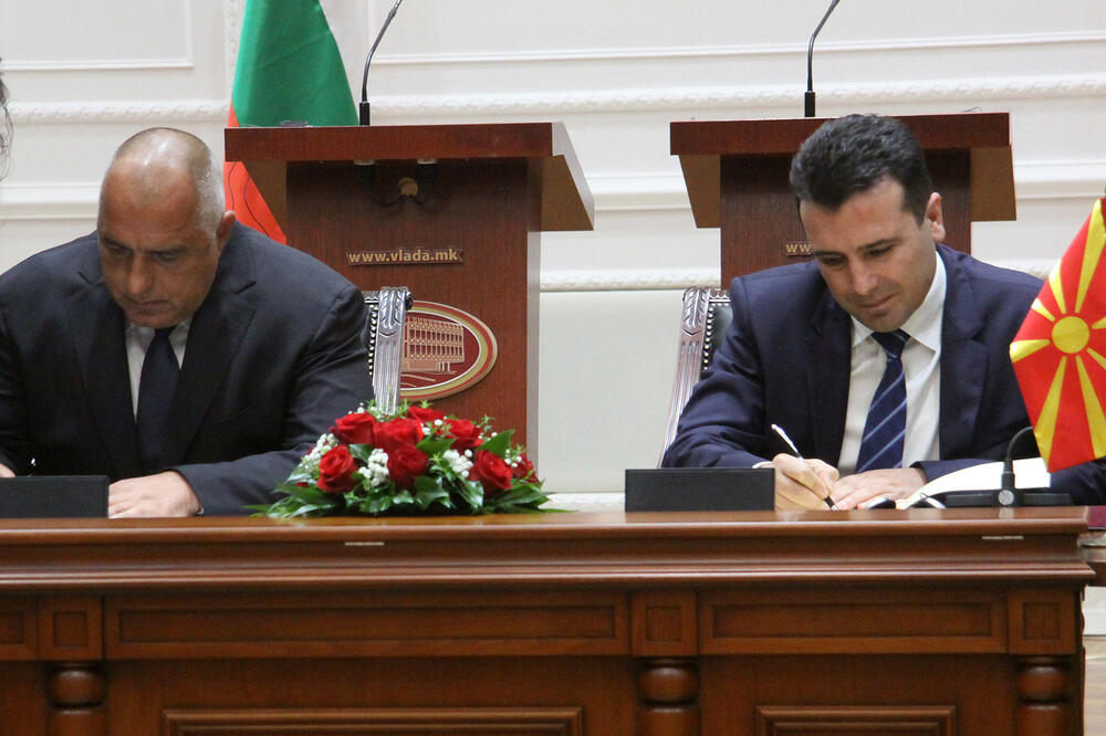 Borisov i Zaev potpisuju Sporazum o prijateljstvu 2017. godine, Foto: Europeanwesternbalkans.com