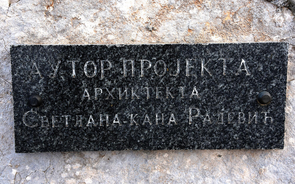 Izblijedjela ploča sa Kaninim podacima