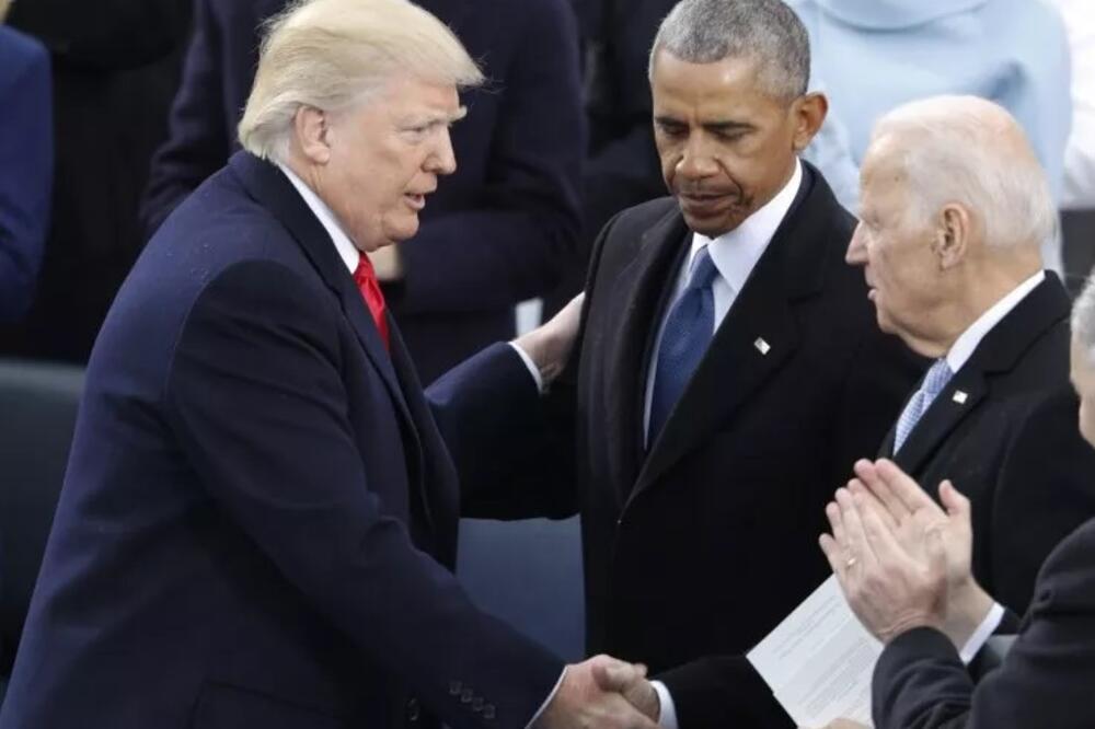 Tramp pozdravlja Bajdena i Obamu nakon što je stupio na dužnost, januar 2017., Foto: Reuters