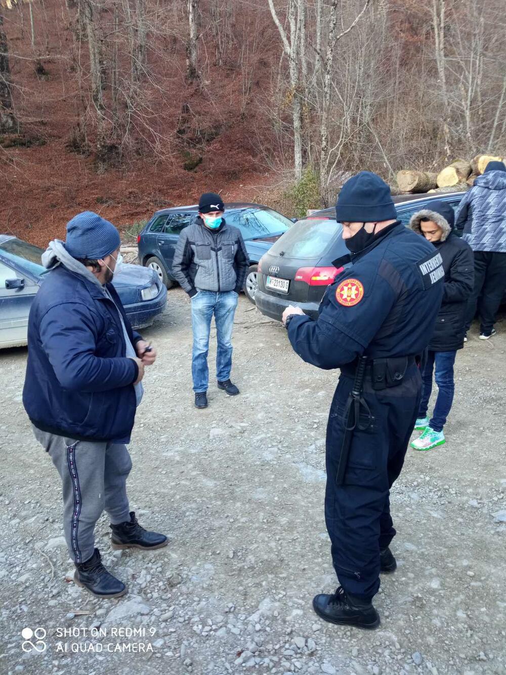 Policija na blokadi Skrbuše