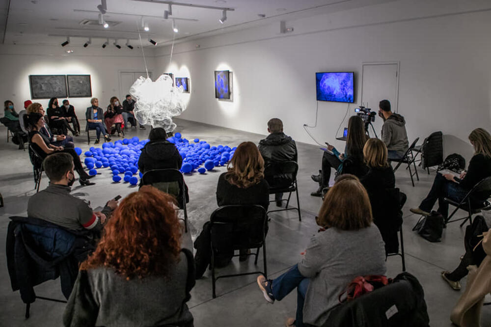 Instalacija kao centralni segment izložbe, Foto: Đorđe Cmiljanić