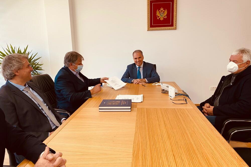 Sa potpisivanja ugovora, Foto: EPCG