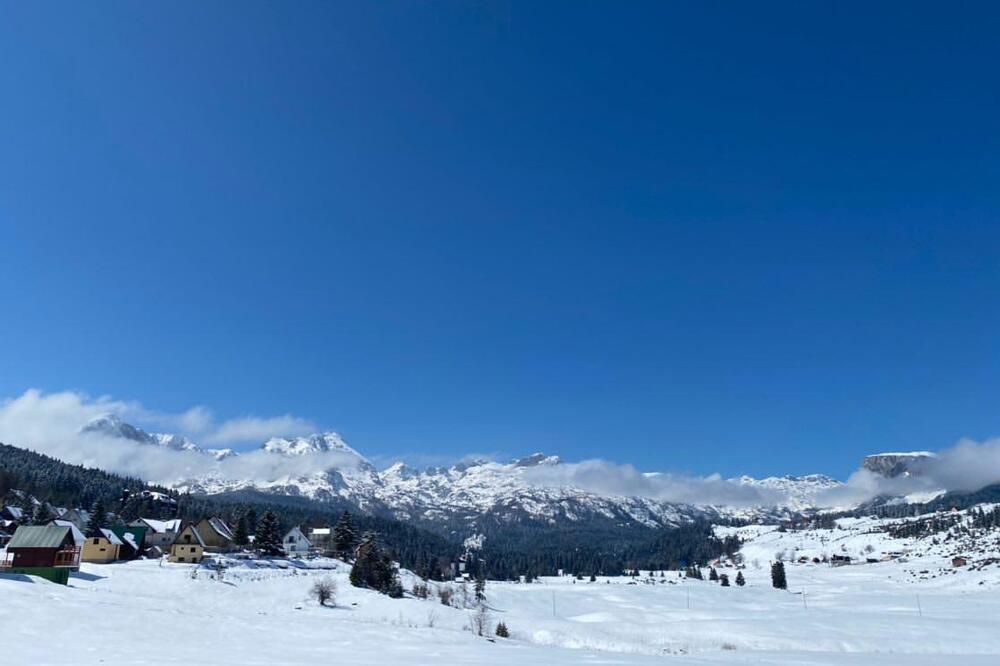 Vjetar tokom dana u skretanju na sjeverni i sjeveroistočni, Snijegmjestimično umjeren do pojačan, tokom noći u pojačanju, Foto: Jelena Jovanović