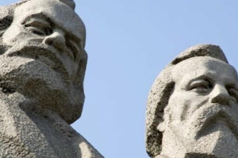 Spomenik Marksu i Engelsu u Šangaju, Foto: BBC/Kevin Foy