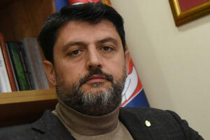 Božović se i dalje predstavlja kao ambasador u Crnoj Gori