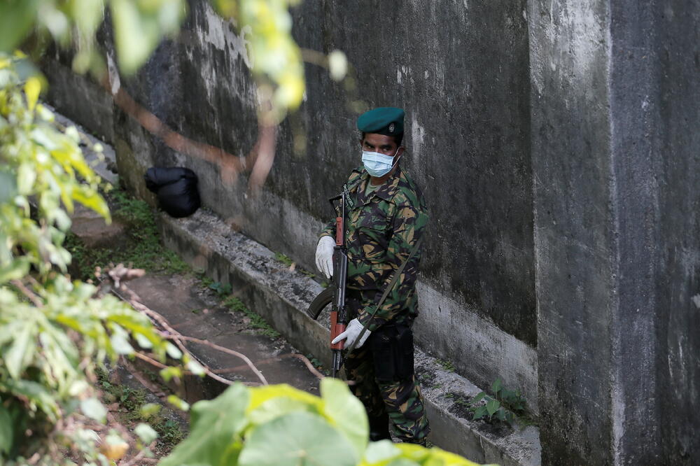 Pripadnik specijalnih snaga u blizini zatvora, Foto: Reuters