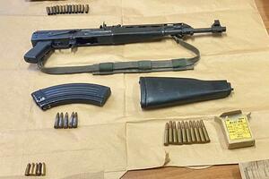 Uhapšene tri osobe u Danilovgradu: Oduzeta automatska puška,...
