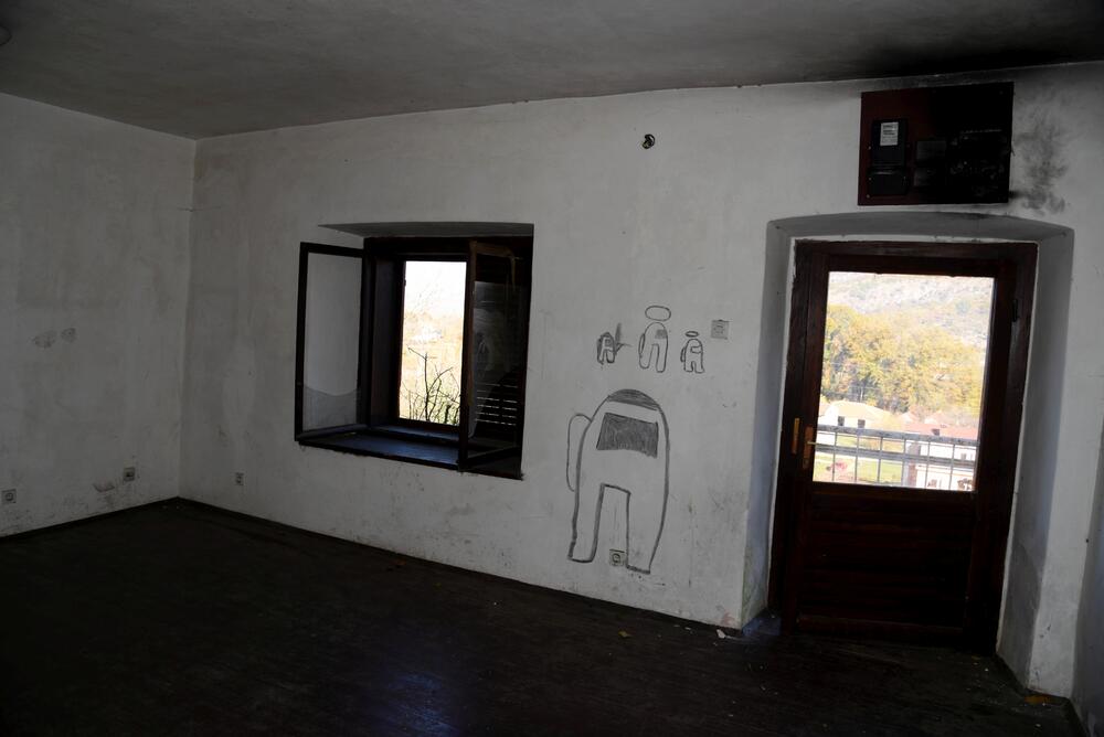 <p>Kuća narodnog heroja, prvog posljeratnog predsjednika Vlade Crne Gore, istaknutog revolucionara Blaža Jovanovića u katastrofalnom stanju</p>